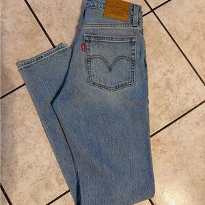 Levi’s Wedgie Slim Women’s Size 27